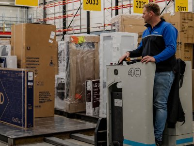 PASŪTĪJUMU KOMPLEKTĒTĀJI SADZĪVES TEHNIKAS NOLIKTAVĀ