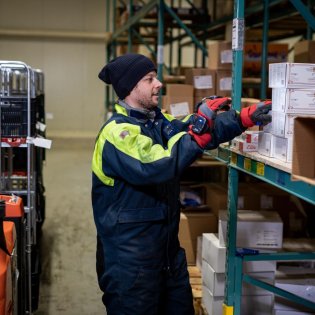 SLIGRO pārtikas noliktavas darbinieki